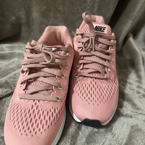 NWOB Nike Women’s Air Zoom Pegasus 34 Running Shoe - Picture 8 of 10